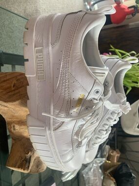 Puma White Leather Mayze Classic platform Sneakers with Gold Logo Size 7.5